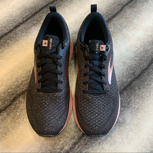 brooks revel rose gold